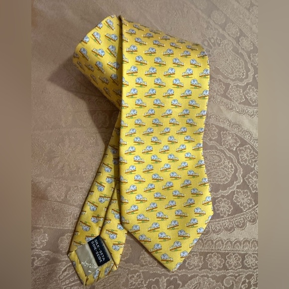 Salvatore Ferragamo Mens Elephant Print Yellow Silk Tie - Picture 2 of 5